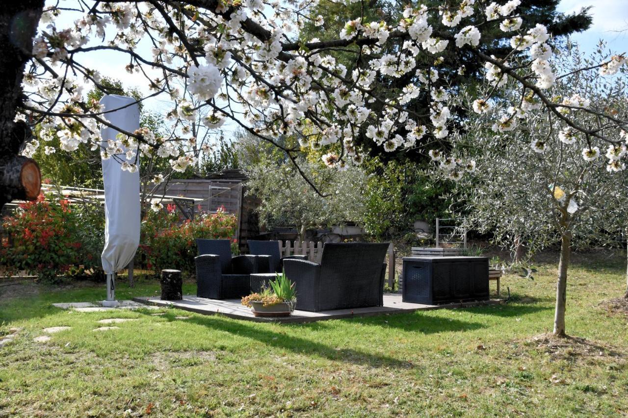 L'Ocabee Villa La Tour-dʼAigues Exteriör bild