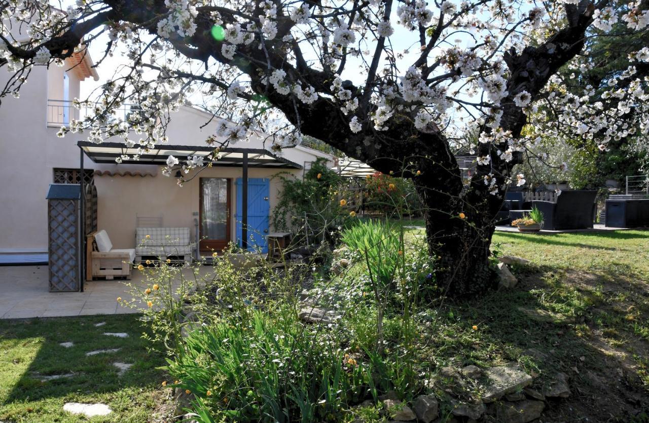 L'Ocabee Villa La Tour-dʼAigues Exteriör bild